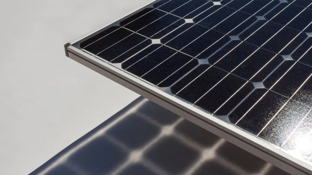 Increasing power generation: maximizing the efficiency of bifacial modules