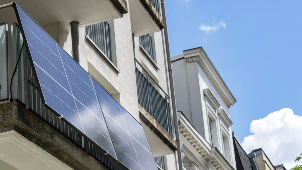 How Does a Balcony Solar System Work?