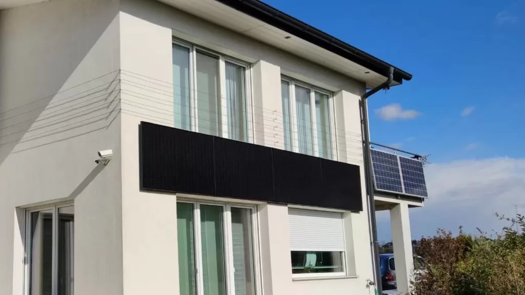 Can solar panels be installed vertically?