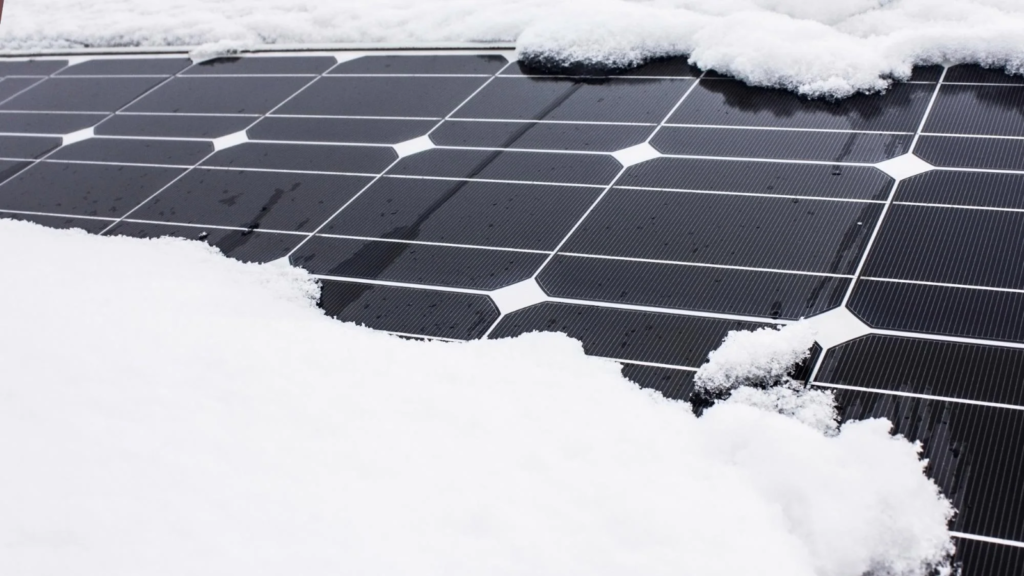 How to Prevent Snow from Reducing Solar Panel Efficiency?