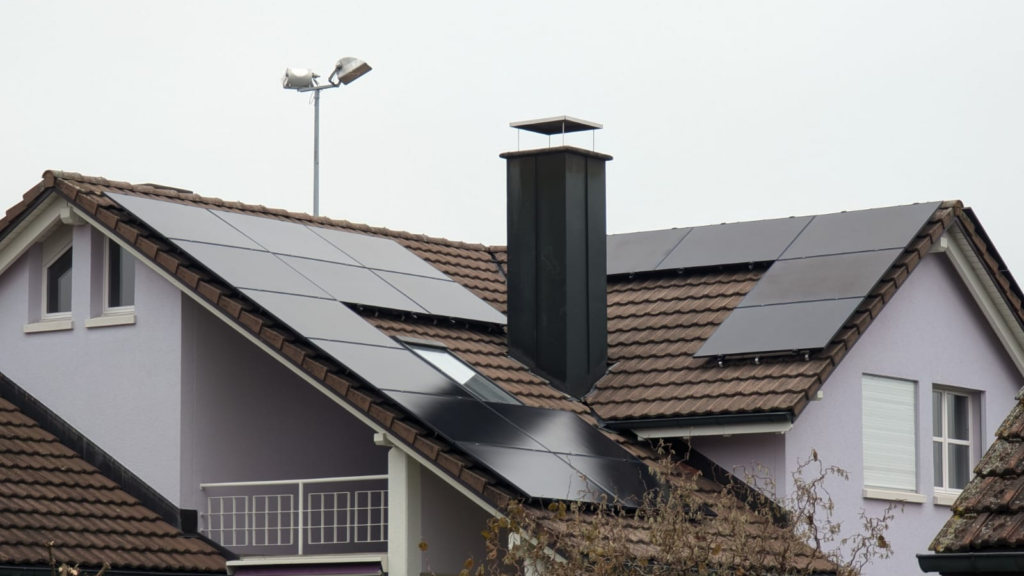 Cut Your Energy Costs: 5Tips for Reducing Your Electricity Bill with Solar Panels